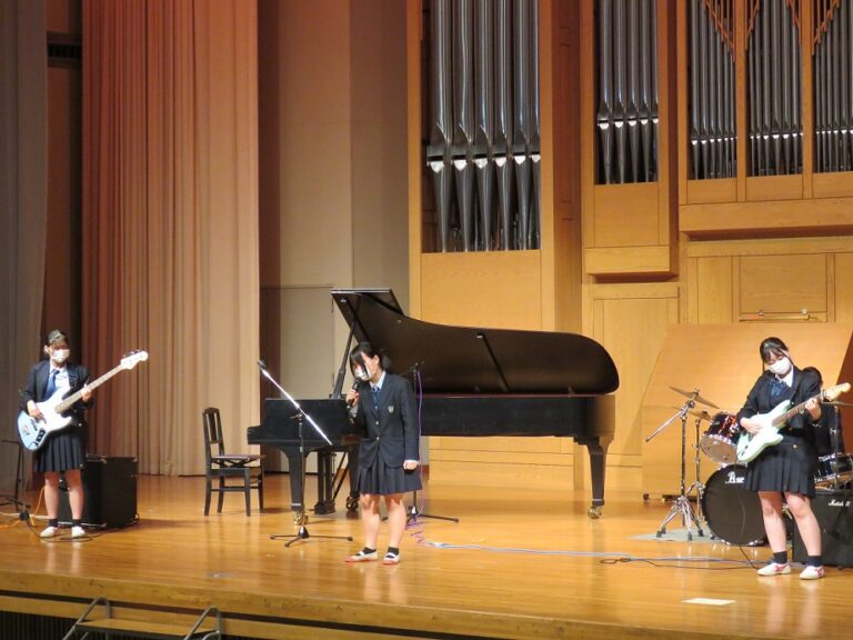 軽音楽部独立公演 - 東京純心女子中学･高等学校